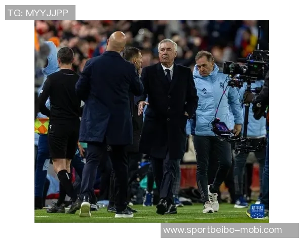 维尼修斯双响助力球队胜利分享伯纳乌的精彩时刻与球迷共庆